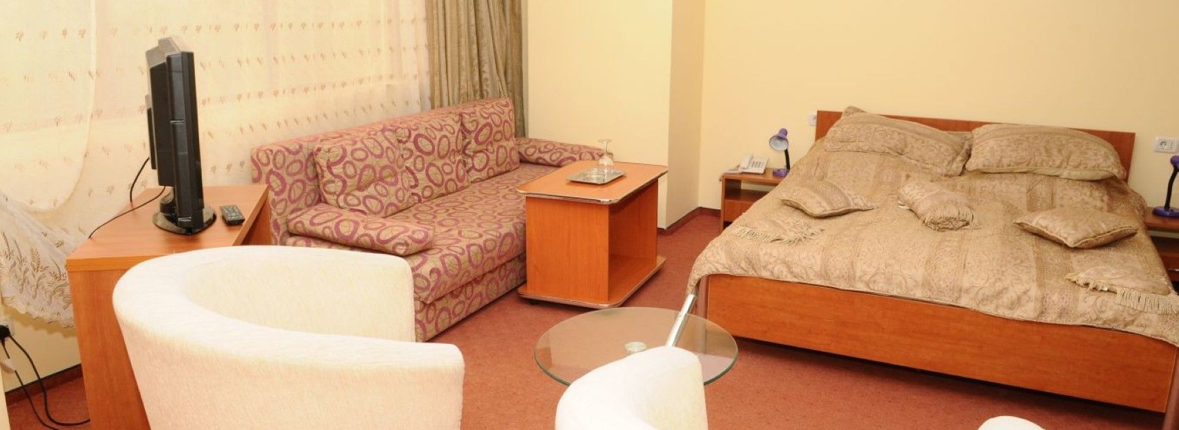 Hotel Flormang クラヨーヴァ エクステリア 写真